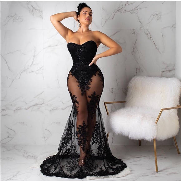 BLACK GOWN- SIZE SMALL - Picture 1 of 1